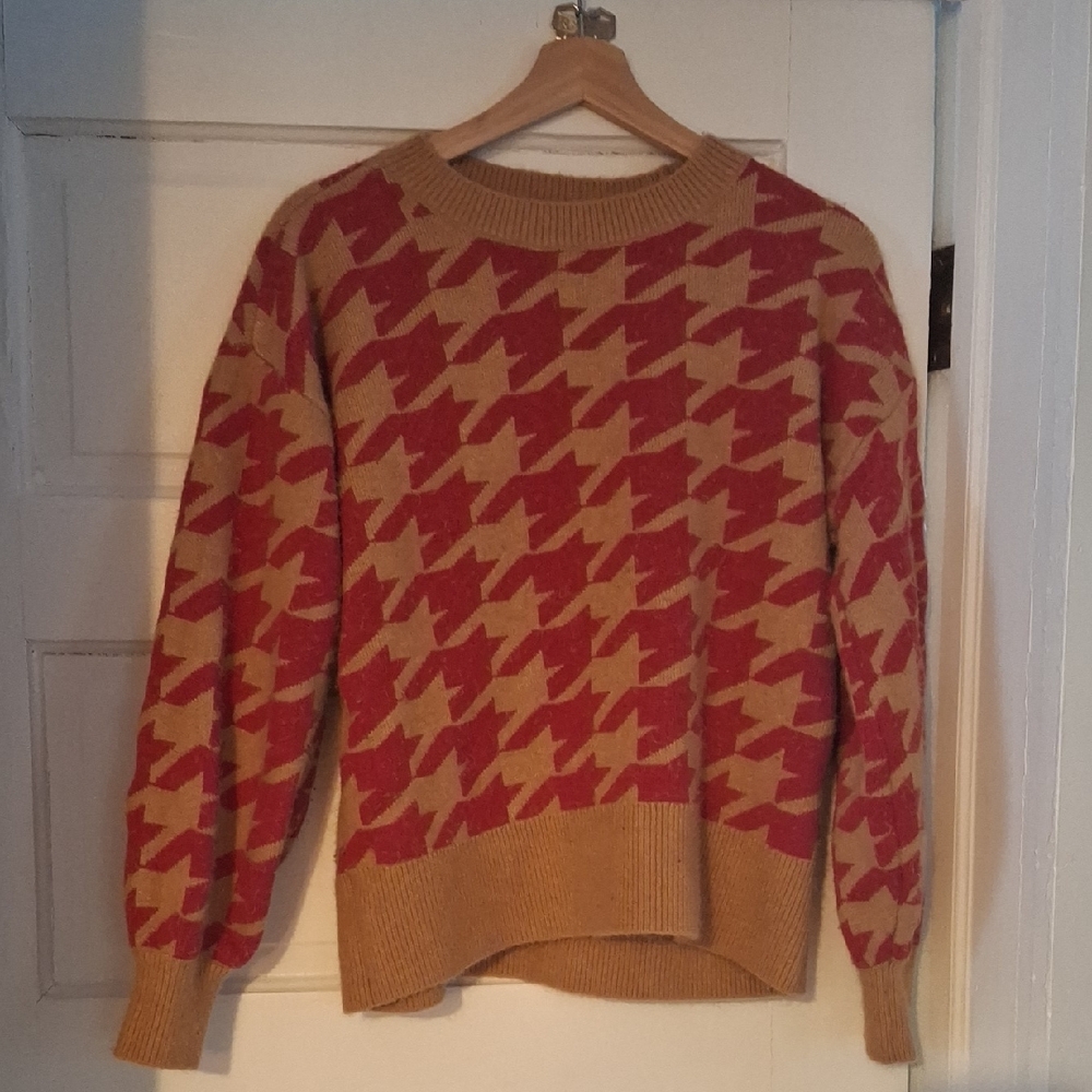 Ann Taylor Red and Tan Houndstooth Sweater